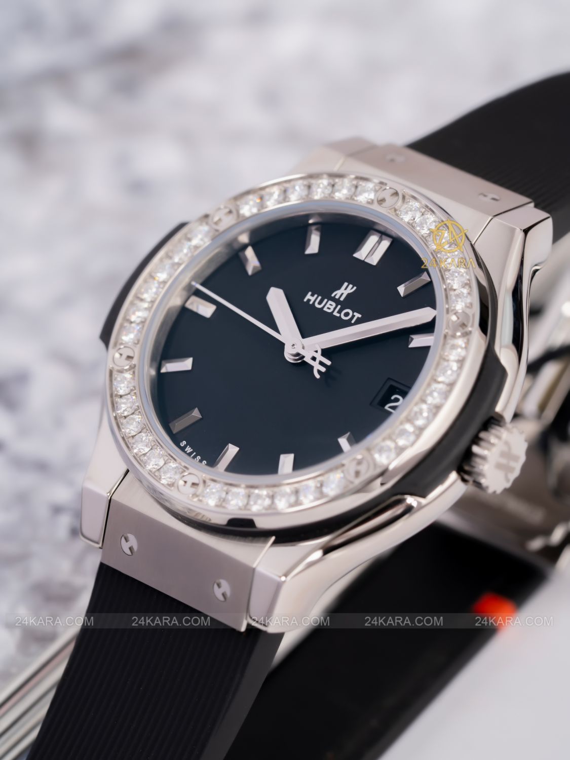 Đồng hồ Hublot Classic Fusion Titanium Diamonds 581.NX.1171.RX.1104