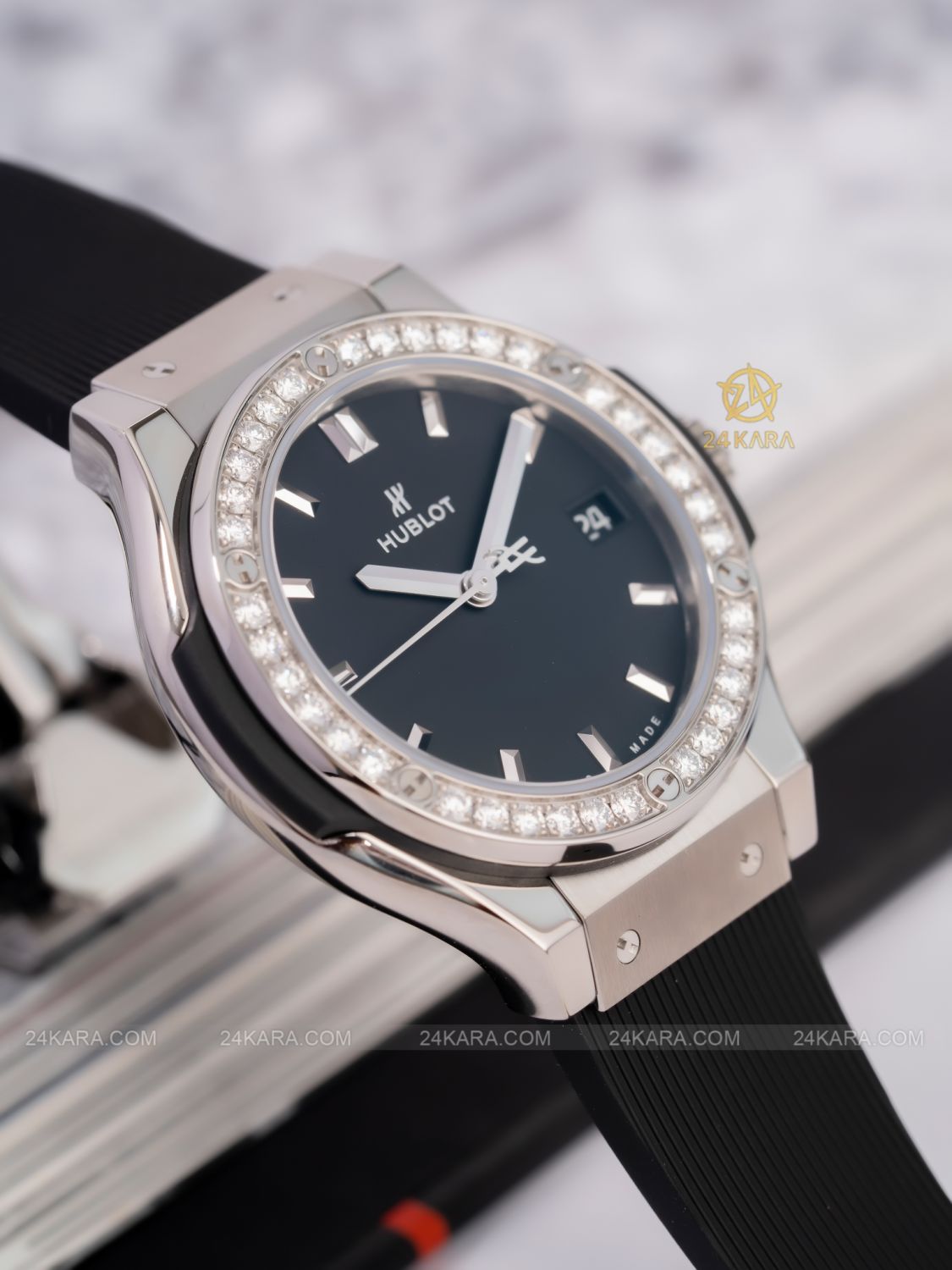 Đồng hồ Hublot Classic Fusion Titanium Diamonds 581.NX.1171.RX.1104