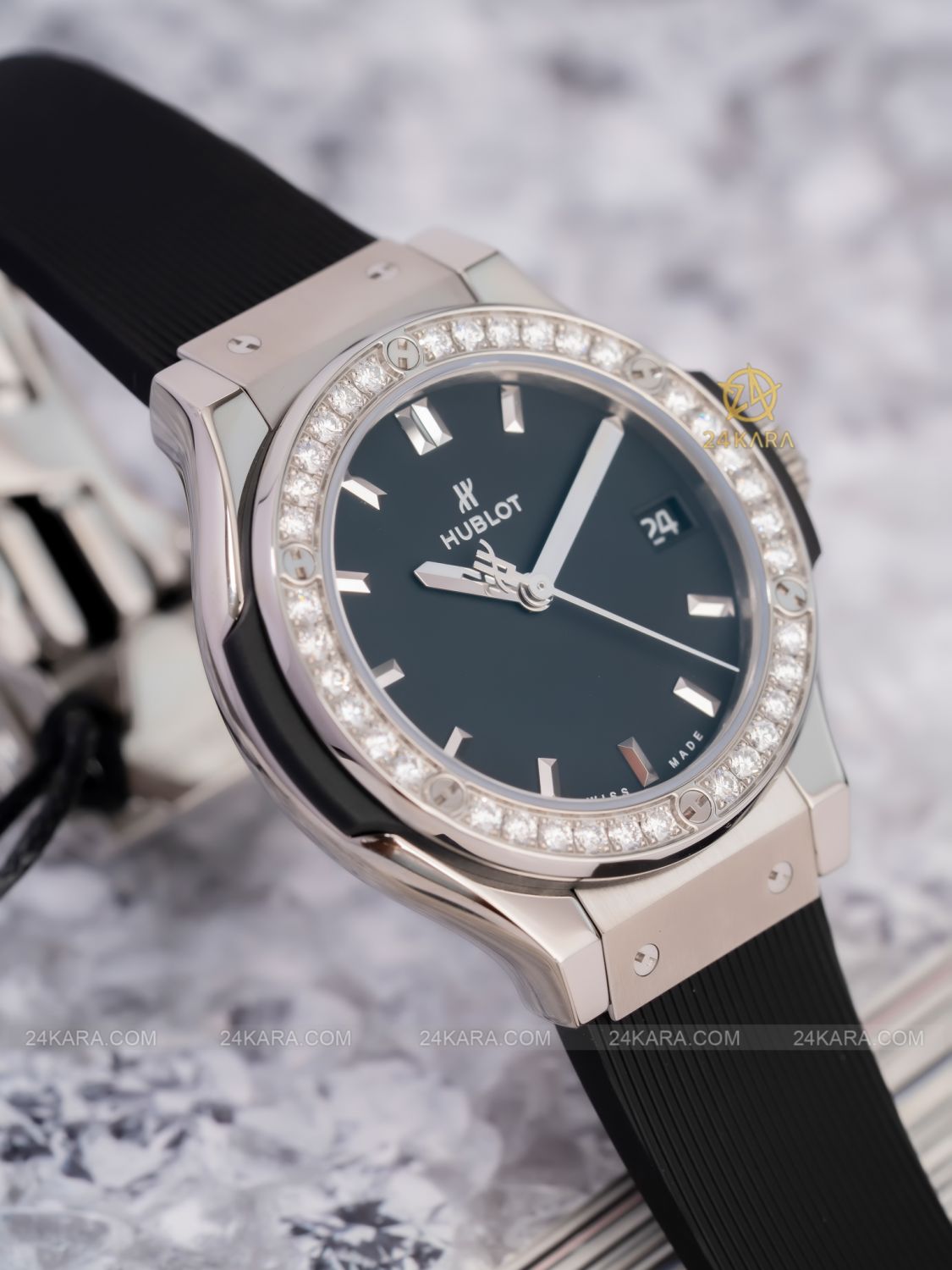 Đồng hồ Hublot Classic Fusion Titanium Diamonds 581.NX.1171.RX.1104