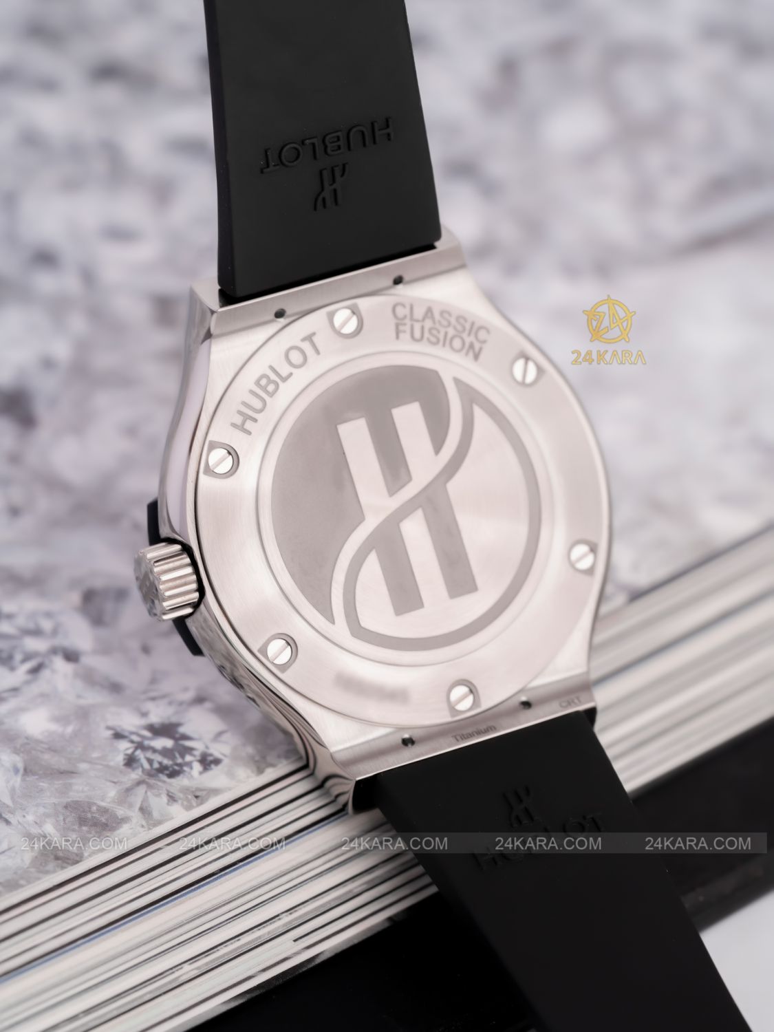 Đồng hồ Hublot Classic Fusion Titanium Diamonds 581.NX.1171.RX.1104
