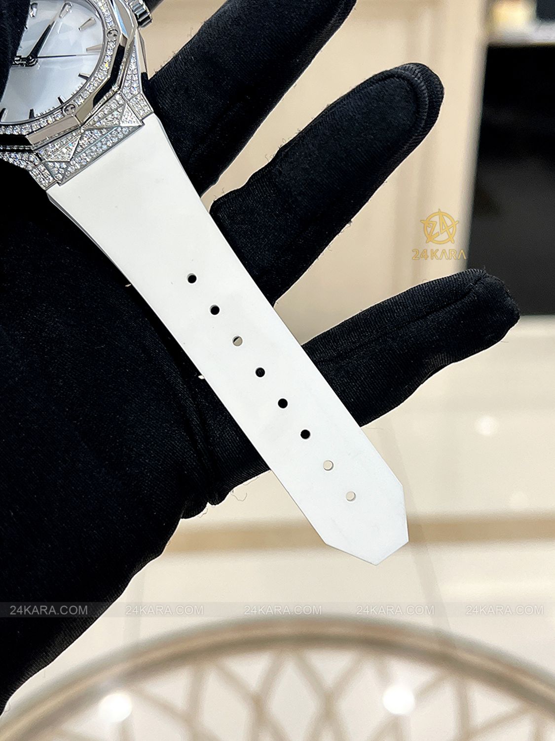 Đồng hồ Hublot Classic Fusion Orlinski Titanium White Pav&eacute; 550.NS.2200.RW.1604.ORL20 - Lướt