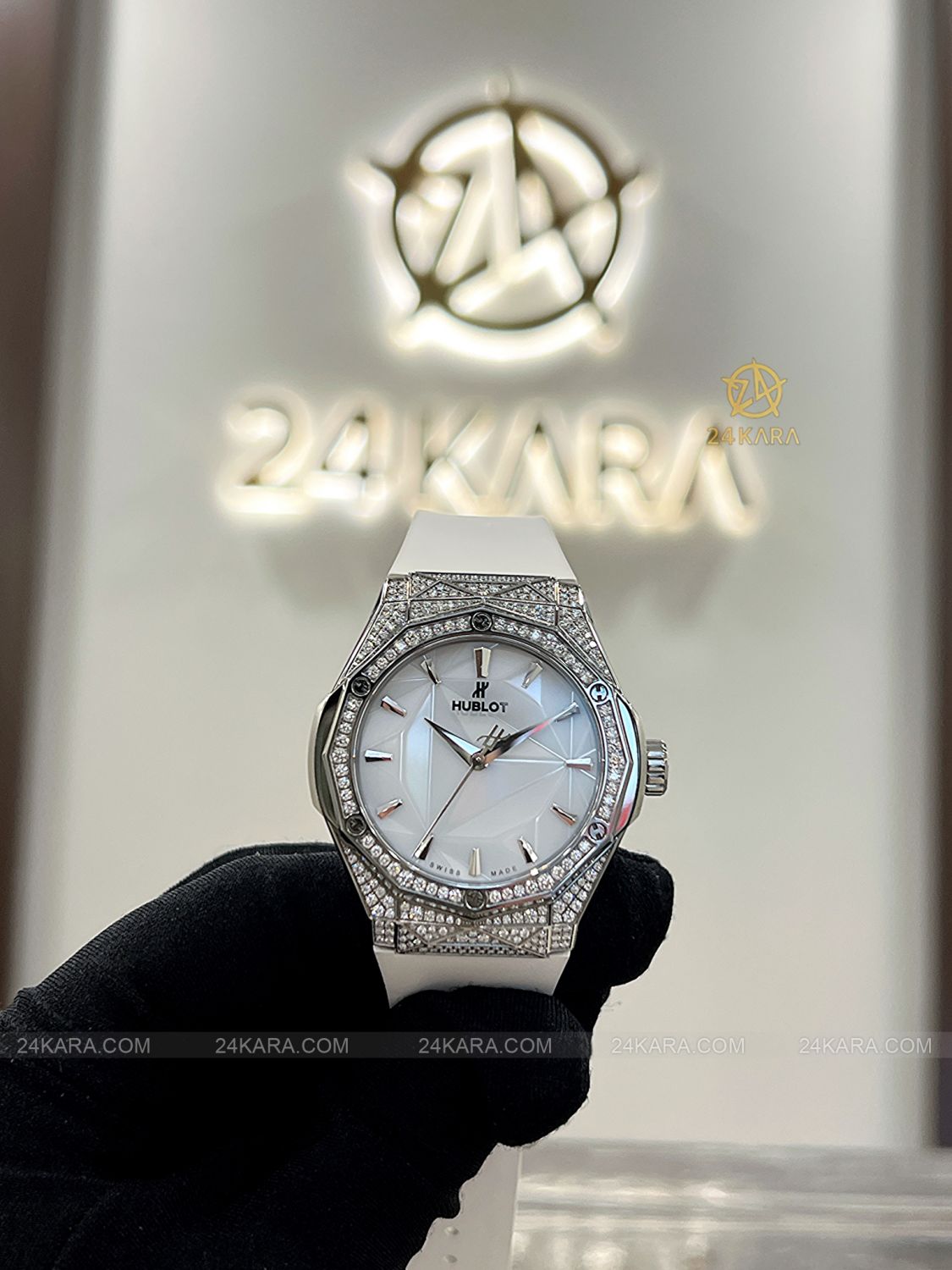 Đồng hồ Hublot Classic Fusion Orlinski Titanium White Pav&eacute; 550.NS.2200.RW.1604.ORL20 - Lướt