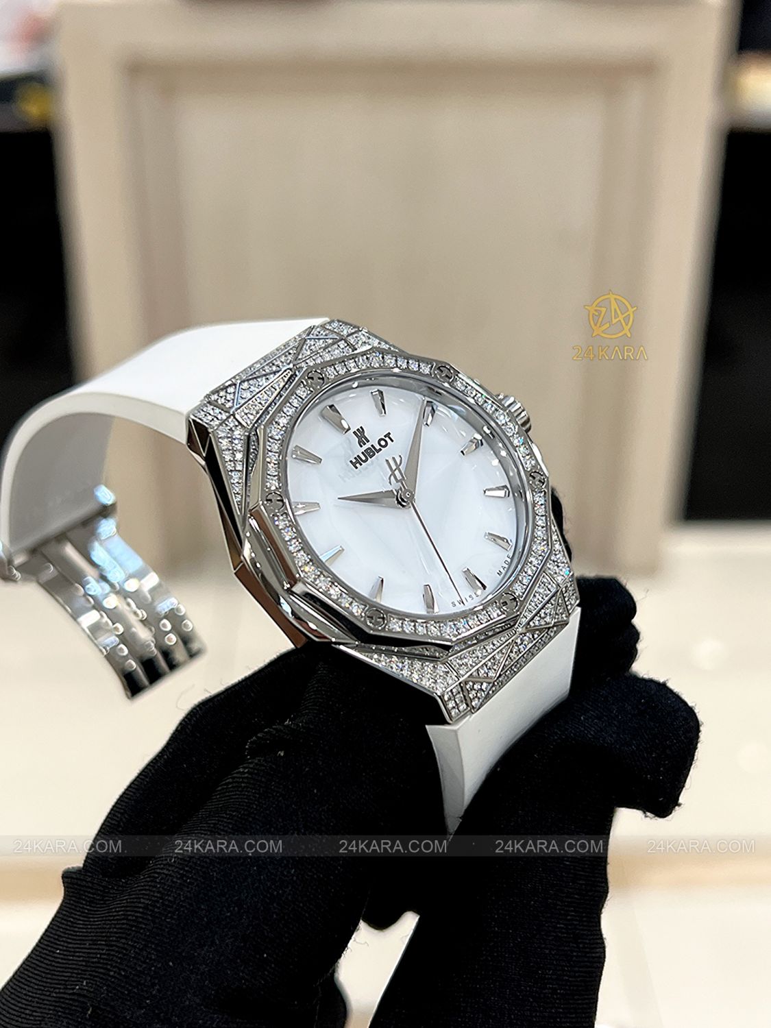 Đồng hồ Hublot Classic Fusion Orlinski Titanium White Pav&eacute; 550.NS.2200.RW.1604.ORL20 - Lướt