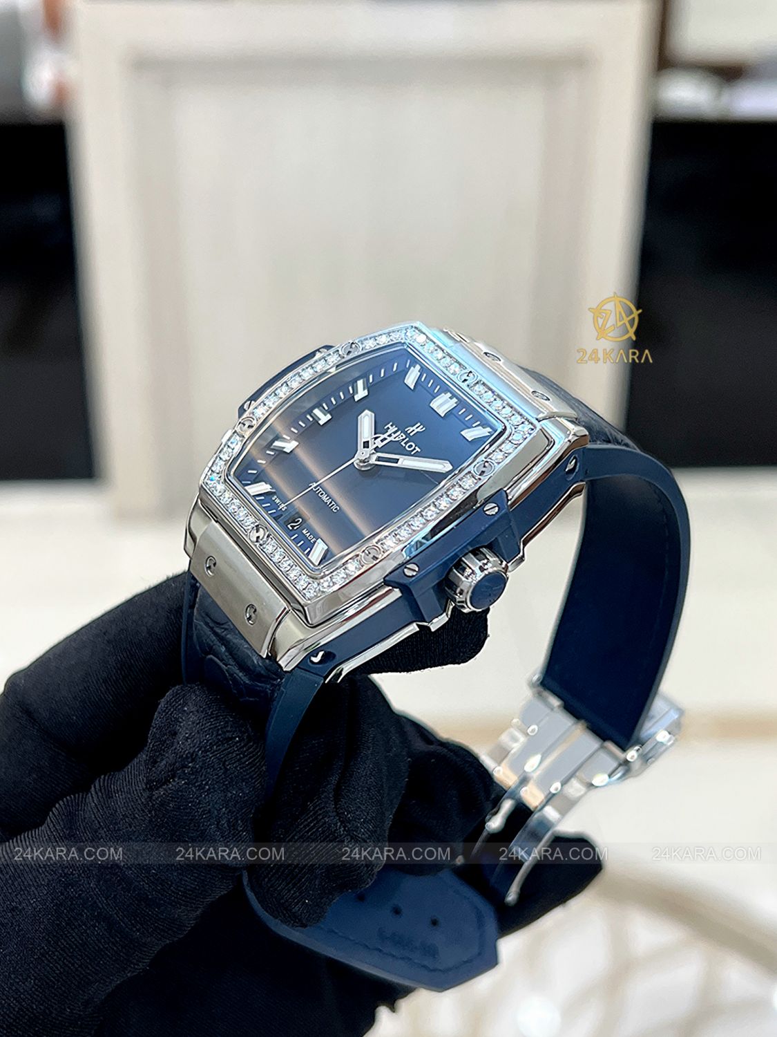 Đồng hồ Hublot Spirit of Big Bang Titanium Blue Diamonds 665.NX.7170.LR.1204 39mm