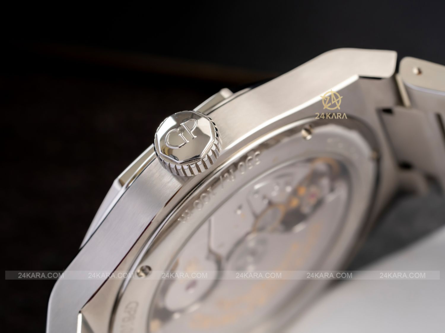 Đồng hồ Girard Perregaux Laureato Blue 81010-11-431-11A