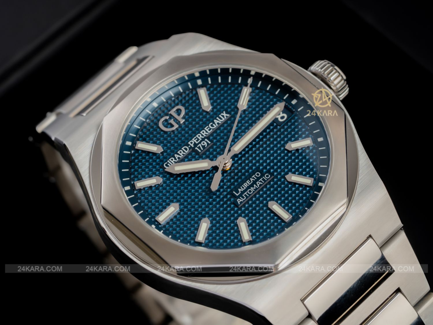 Đồng hồ Girard Perregaux Laureato Blue 81010-11-431-11A