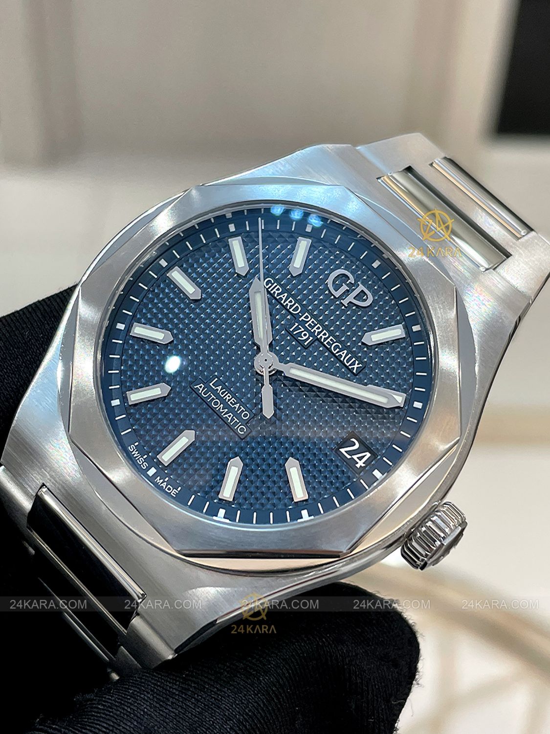 Đồng hồ Girard Perregaux Laureato Blue 81010-11-431-11A