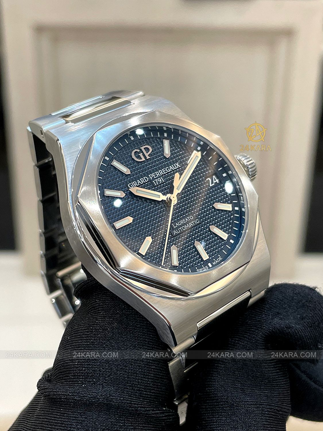 Đồng hồ Girard Perregaux Laureato Blue 81010-11-431-11A