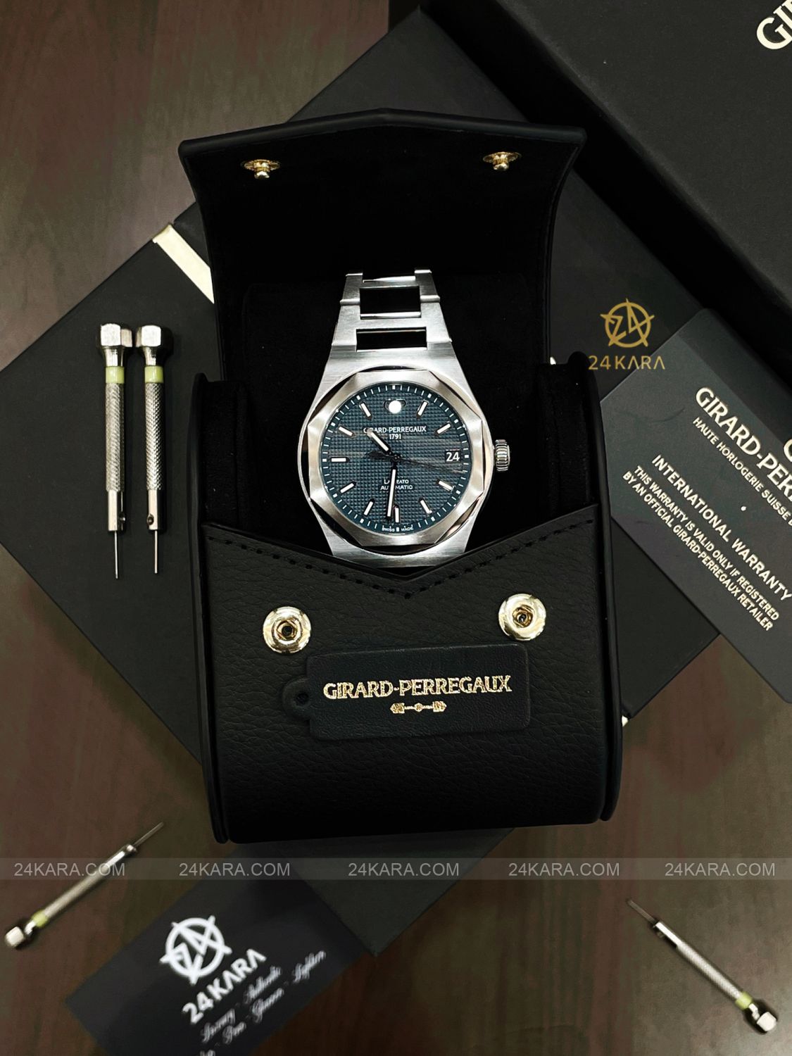 Đồng hồ Girard Perregaux Laureato Blue 81010-11-431-11A