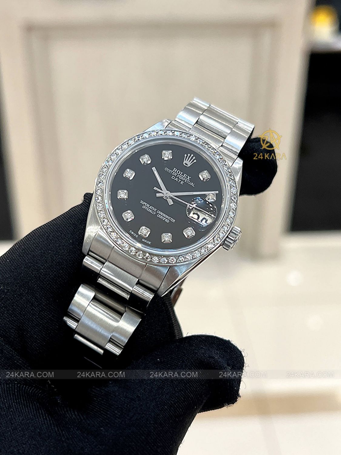 Đồng hồ Rolex Oyster Perpetual 1500 Date Black kim cương và niềng kim cương - Lướt