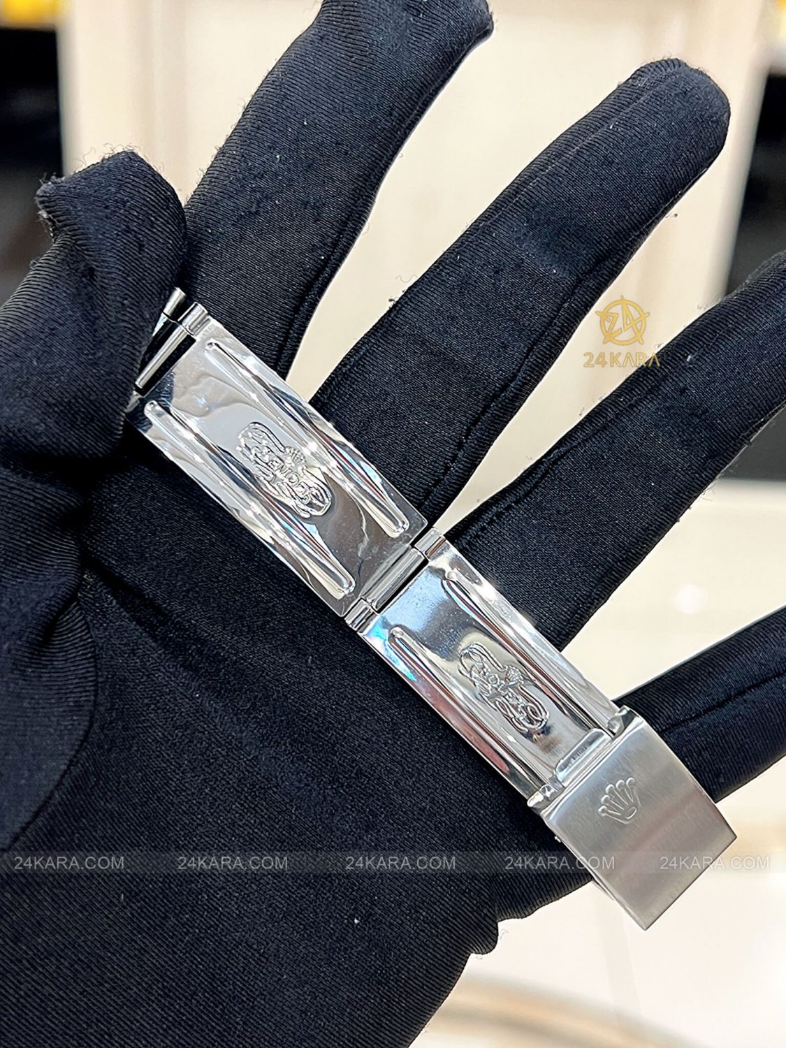 Đồng hồ Rolex Oyster Perpetual 1500 Date Black kim cương và niềng kim cương - Lướt