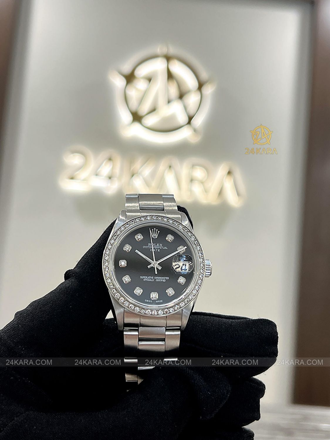 Đồng hồ Rolex Oyster Perpetual 1500 Date Black kim cương và niềng kim cương - Lướt