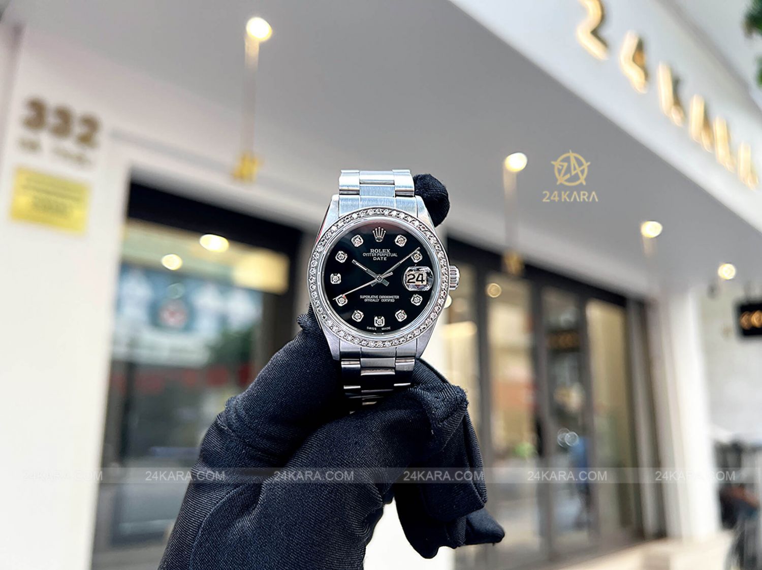 Đồng hồ Rolex Oyster Perpetual 1500 Date Black kim cương và niềng kim cương - Lướt