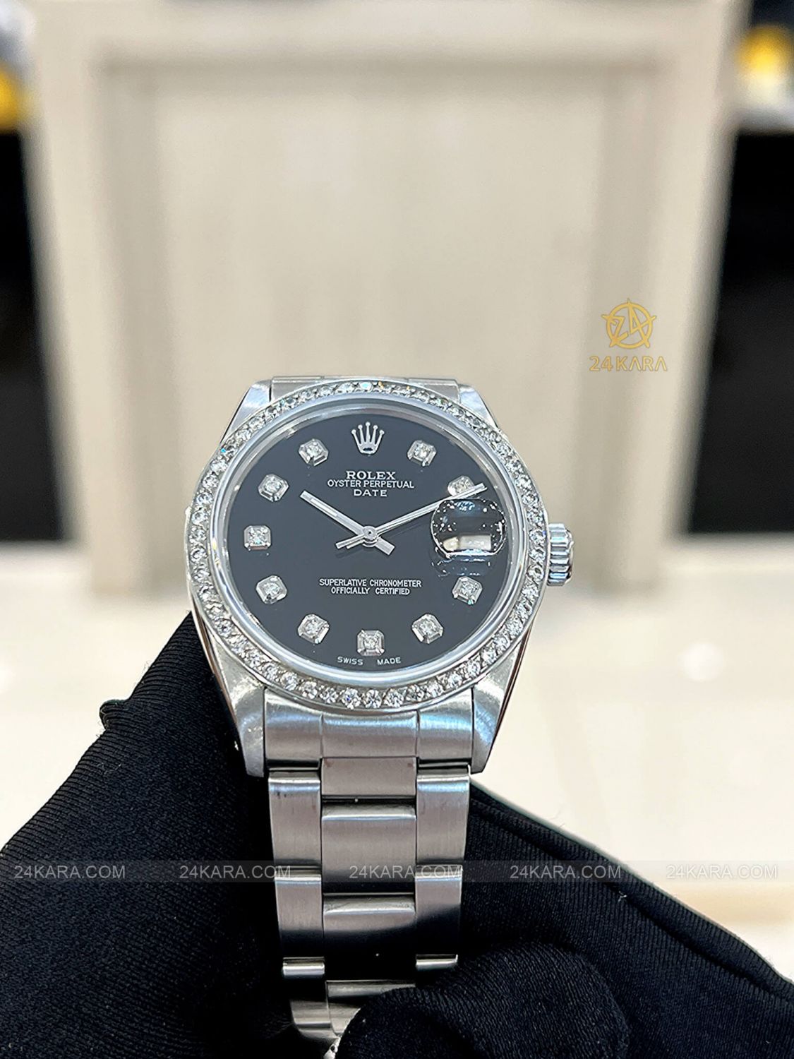 Đồng hồ Rolex Oyster Perpetual 1500 Date Black kim cương và niềng kim cương - Lướt