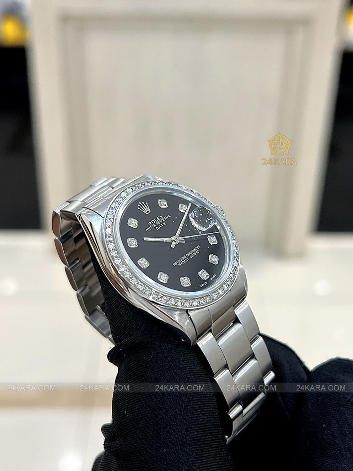 Đồng hồ Rolex Oyster Perpetual 1500 Date Black kim cương và niềng kim cương - Lướt