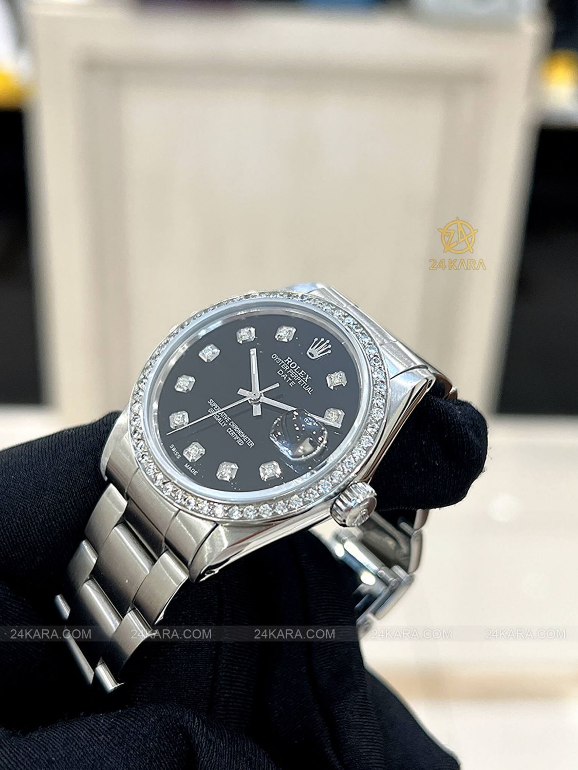 Đồng hồ Rolex Oyster Perpetual 1500 Date Black kim cương và niềng kim cương - Lướt