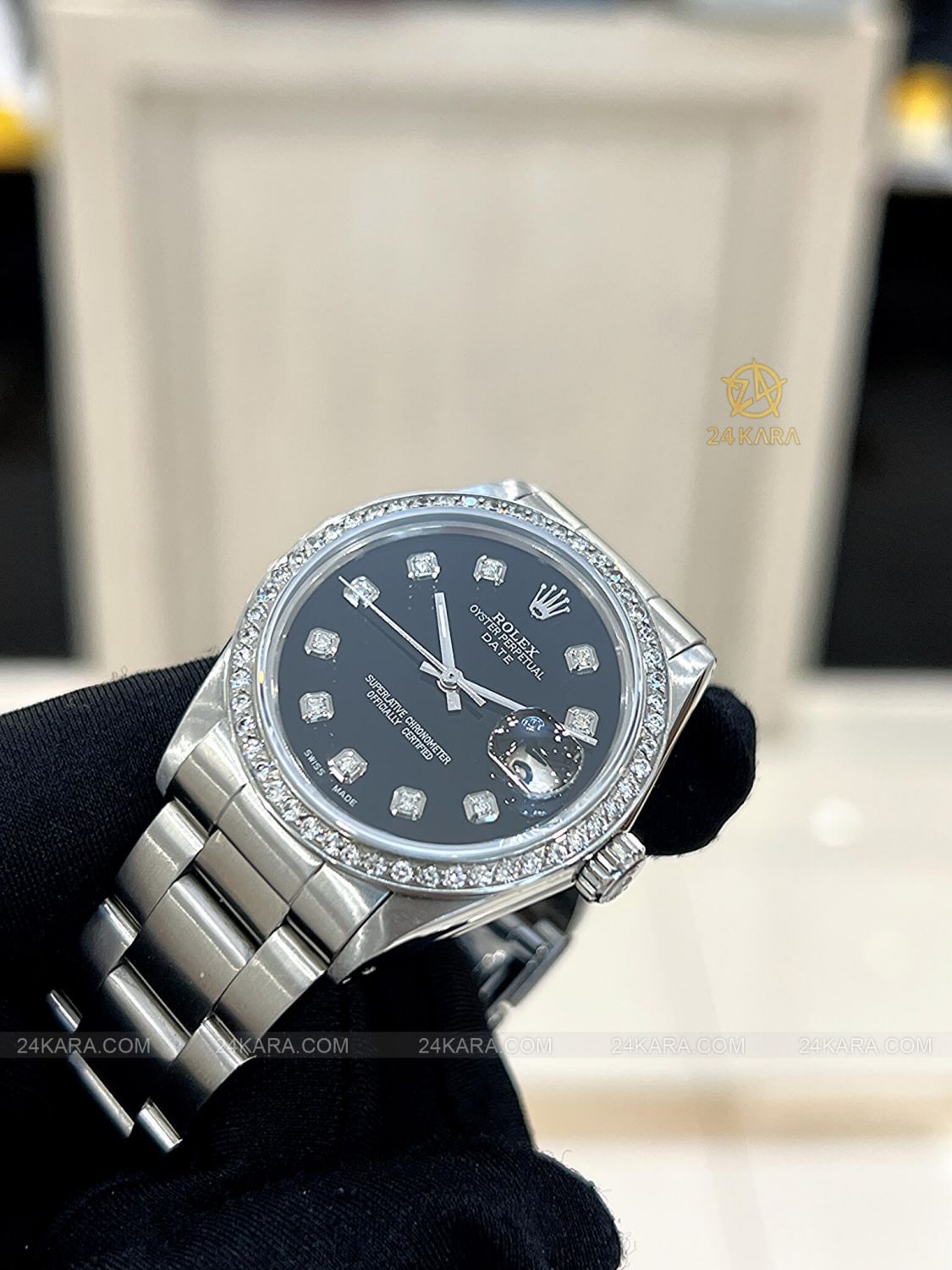 Đồng hồ Rolex Oyster Perpetual 1500 Date Black kim cương và niềng kim cương - Lướt