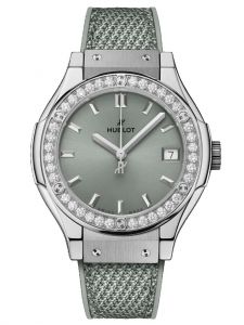 Đồng hồ Hublot Classic Fusion Titanium Sage Green Diamonds 581.NX.891G.NR.1104 5818911104 Xanh lá sage 33 mm