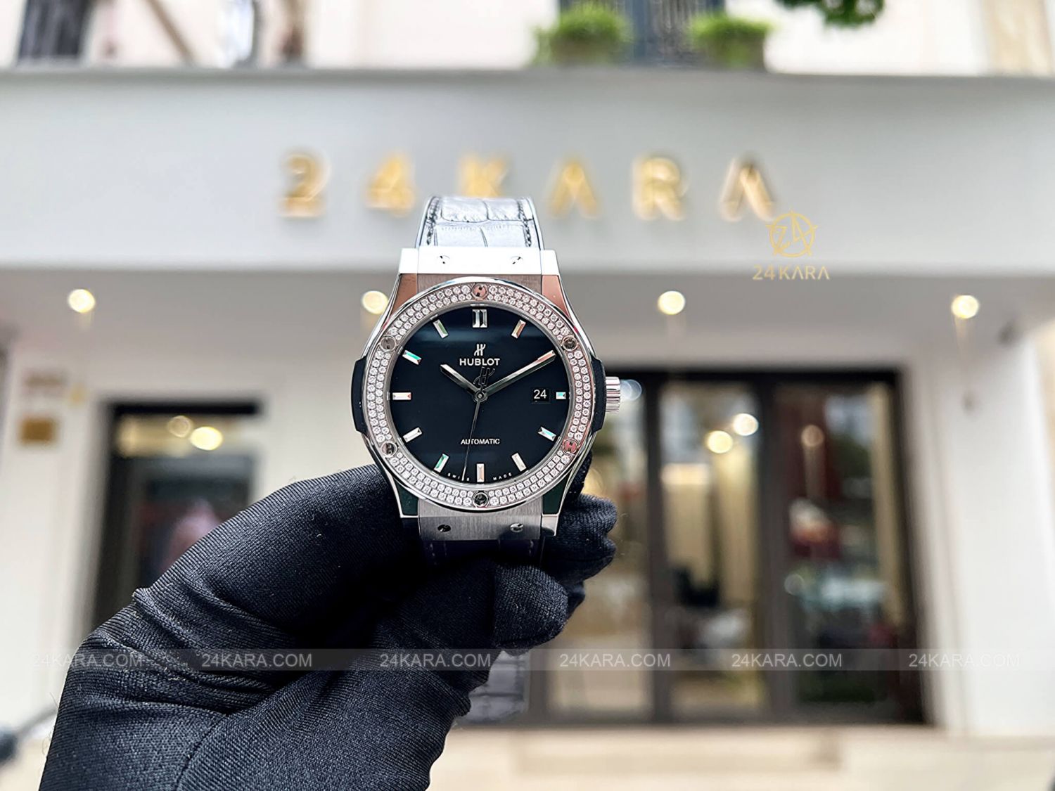 Đồng Hồ Hublot Classic Fusion 542.NX.1171.LR.1104 Kim Cương - Lướt
