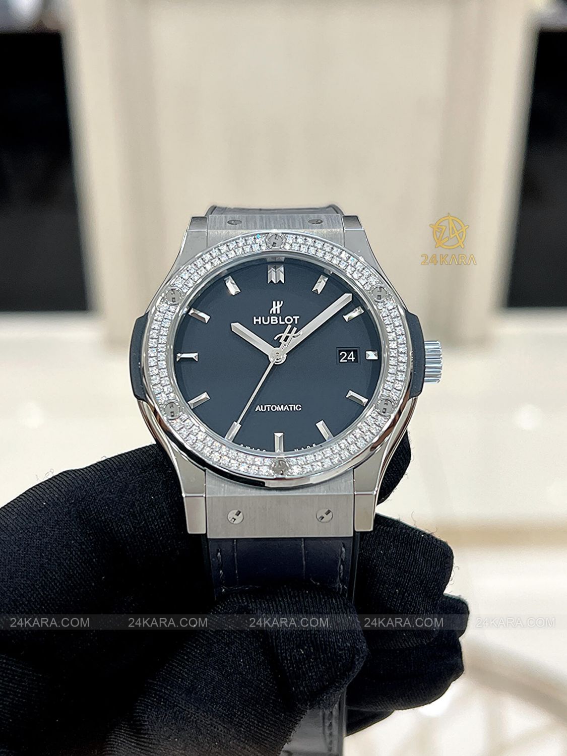 Đồng Hồ Hublot Classic Fusion 542.NX.1171.LR.1104 Kim Cương - Lướt