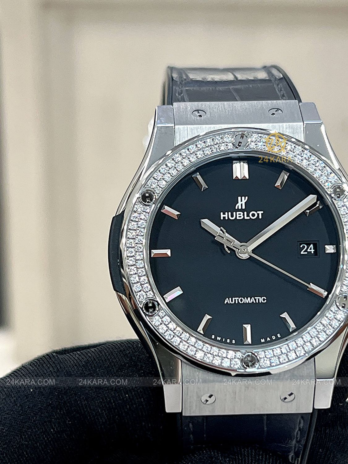 Đồng Hồ Hublot Classic Fusion 542.NX.1171.LR.1104 Kim Cương - Lướt