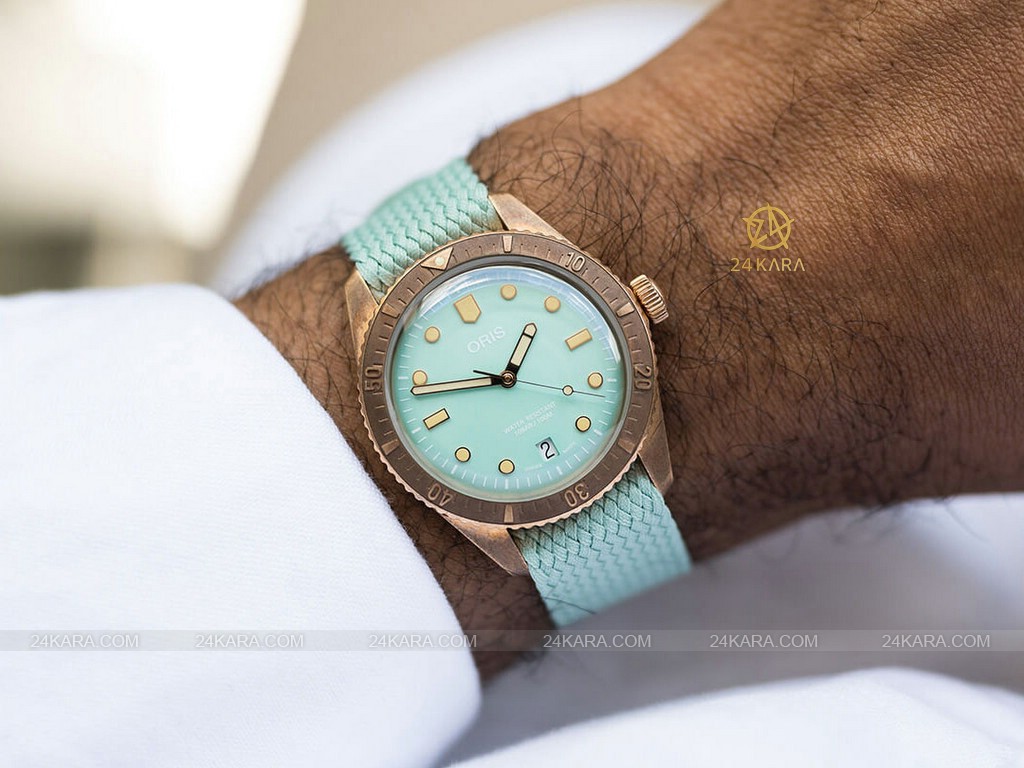 2022-oris-divers-sixty-five-cotton-candy-on-perlon-straps-4