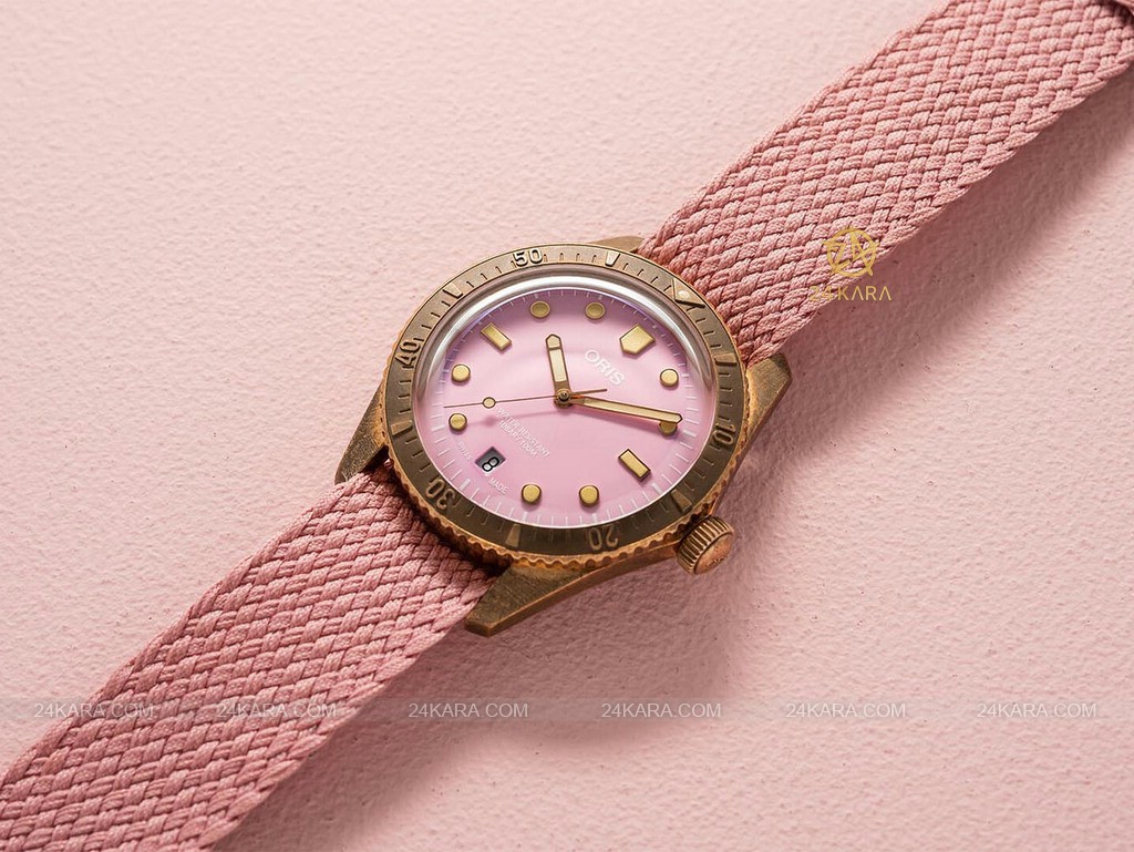 2022-oris-divers-sixty-five-cotton-candy-on-perlon-straps-7
