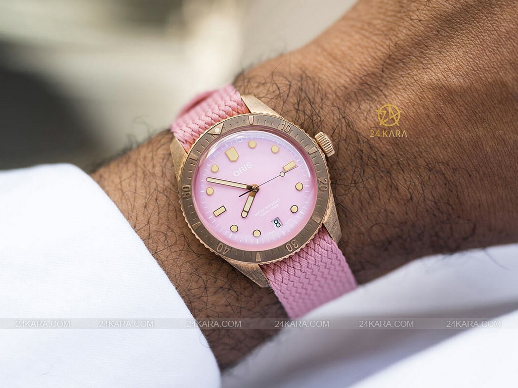 2022-oris-divers-sixty-five-cotton-candy-on-perlon-straps