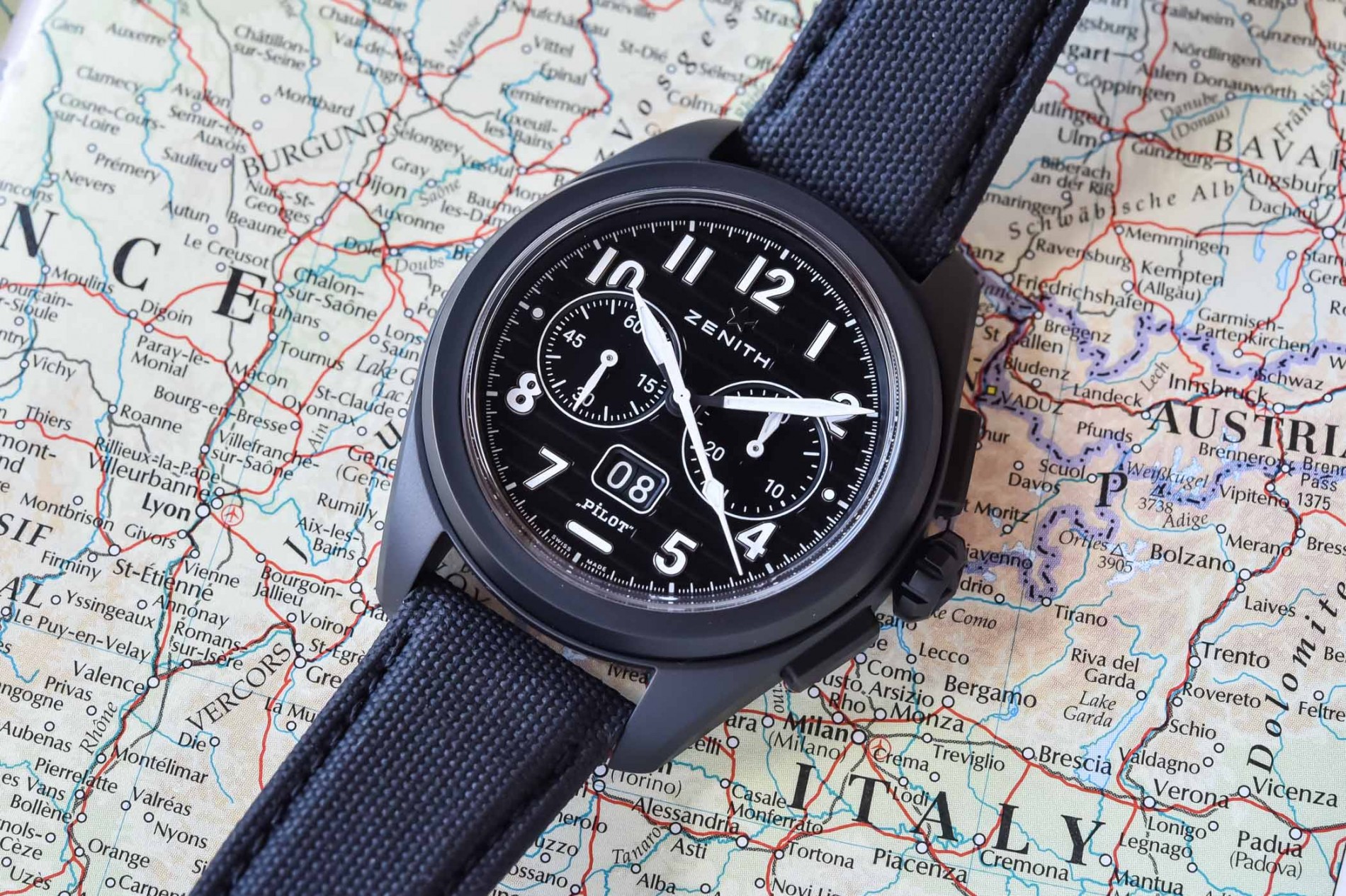2023-zenith-pilot-big-date-flyback-chronograph-black-ceramic-hands-on-1