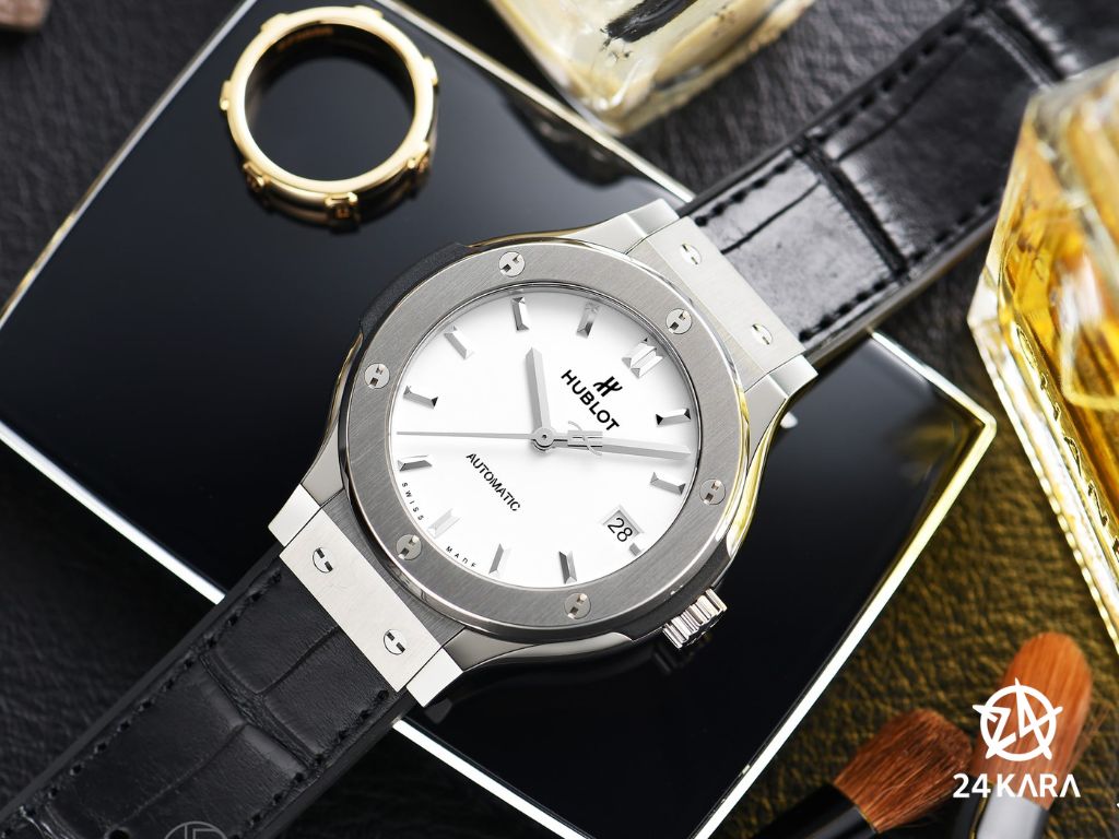 Review chi tiết đồng hồ Hublot Classic Fusion Titanium Opalin 565.NX.2611.LR