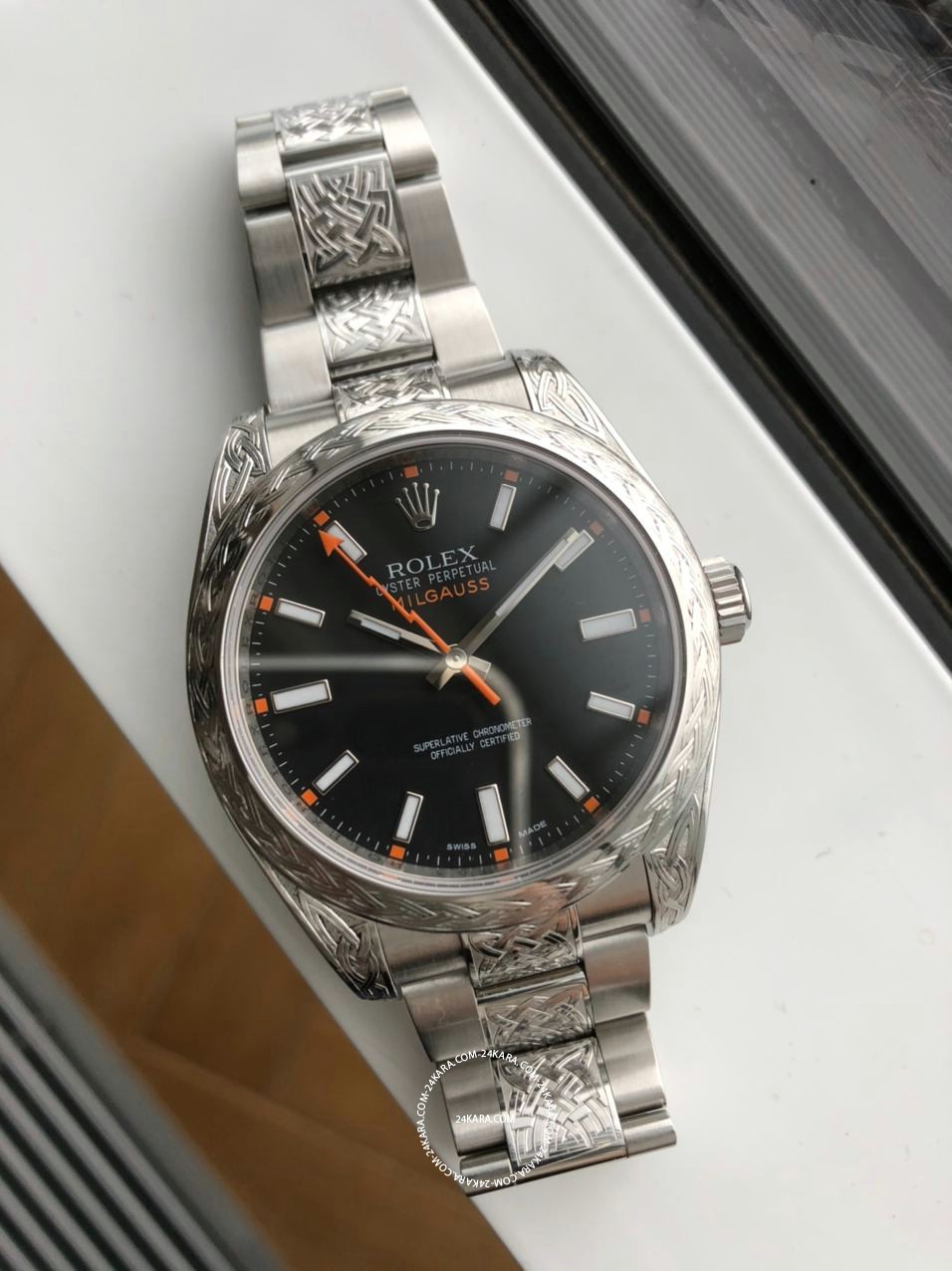 Review Đồng hồ Rolex Milgauss 116400 Được Chạm Khắc Thủ Công