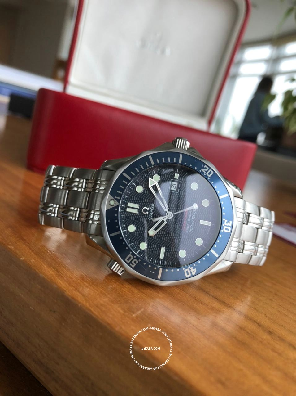 Review đồng hồ Omega Seamaster Professional Large Bond Blue Wave 2221.80.00